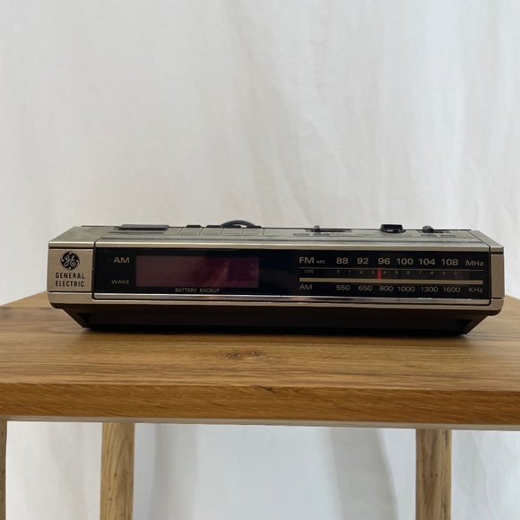General Electric GE Digital Clock Radio Model# 7-4634B TESTED Works, VINTAGE - Picture 1 of 16